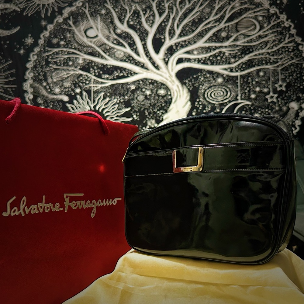 Authentic vintage Salvatore Ferragamo Glossy Black Crossbody Bag make offer - Picture 6 of 16